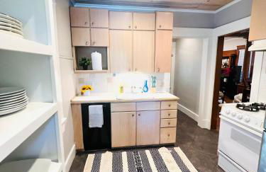 Spacious 6BR Home - Near Top Attractions - Photo 5