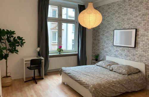 Cosy, new furniture, 10min walk to train station - Foto 1