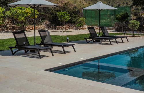 Villa Recluso-3 bd luxury country villa, huge heated pool with hydromassage, individual bbq & large yard, mountain view - Photo 45