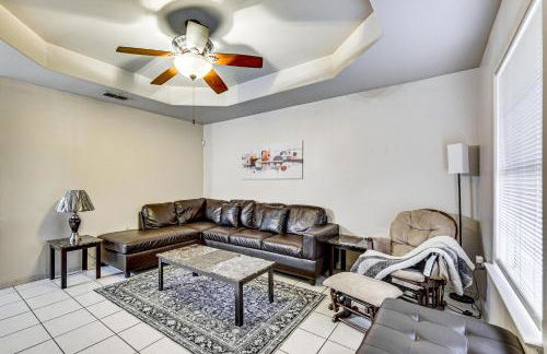 Patio and Hot Tub Home 6 Mi to Downtown Brownsville - Foto 4