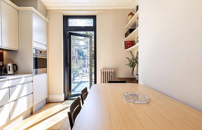 Stylish Kings Cross Apartment With Garden Retreat - Photo 35