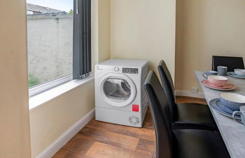 Relax in Comfort 3BR Home for 6 with Full Kitchen, Lounge, Large Bath - Foto 13