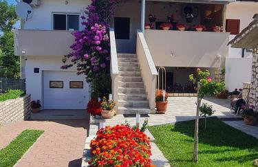 Apartman "Flower Garden" - Foto 6