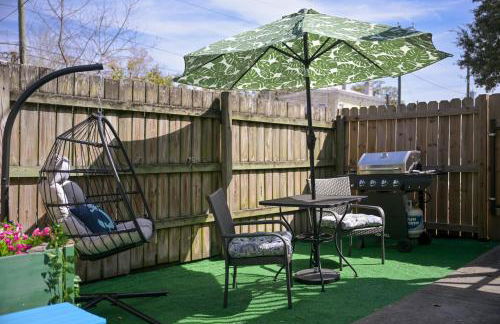 The Maiden Voyage - Themed Getaway, Steps to Forsyth, King Bed, Grill, Games, Picnic Basket - Foto 15