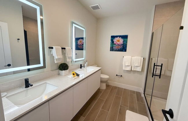 Modern 4BR Family Home With Private Pool - Photo 8