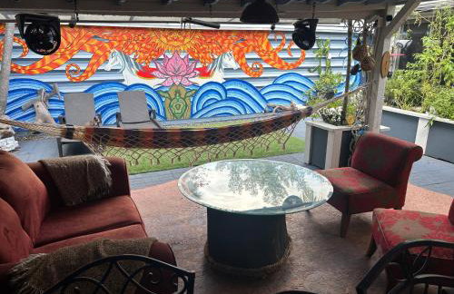 Artistic Retreat, King Suite with Private Balcony! - Foto 73