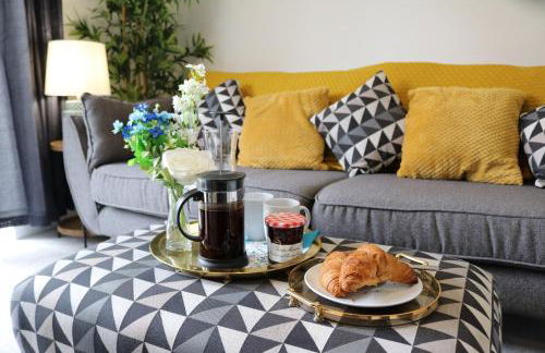 3 Bed Home for Contractors & Relocators with Parking, Garden & WiFi 5 mins walk to Town Centre & Train Station - Foto 5