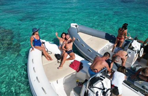 Beachfront Villa Sea & Garden - 2BR - AC - WiFi - BBQ - Parking - Pet Friendly - Foto 18