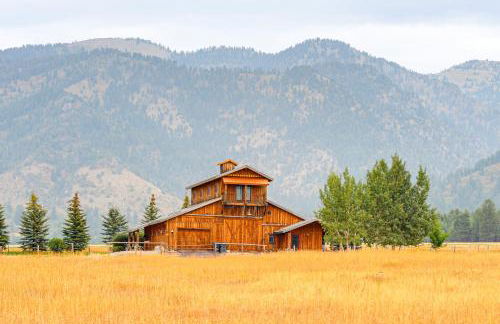 The Barn at Dancing Deer Ranch in Bedford - Photo 39