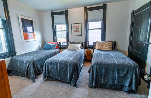 Parkside Paradise Elegant Victorian Home Just Steps from the Park - Foto 33