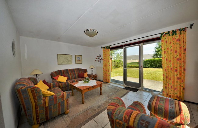 Lively Bungalow on the Water - Photo 11