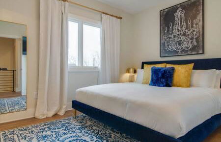 2 Homes, 7BR Rooftop Getaway In Trendy Town Near Downtown, 5 Mins to Nissan Stadium, Less than 10 Mins to Broadway, 24 Hr Hospitality, Great for Groups - Foto 15