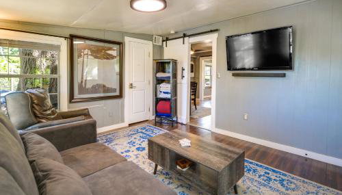 Waterfront Lake LBJ Cabin w/ Private Dock! - Photo 5