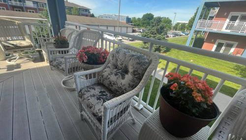 BEAUTIFUL COZY CONDO with POOLS/GYM-SELF CHECK-IN - Foto 2