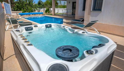 Villa Ruana - 5 bedrooms on Suite- Free out door Hot Jacuzzi - By Bedzy - Foto 2