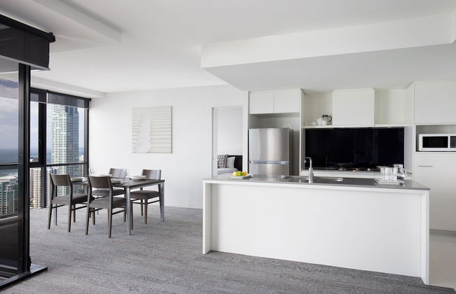 Mantra Circle on Cavill - Photo 40