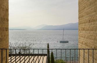 SalvatoreHomes - Luxurious Dreamview Waterfront Apartment in Torri del Benaco with Pool - Casa Azura - a 5 Star Luxury Collection at Lake Garda - Foto 35