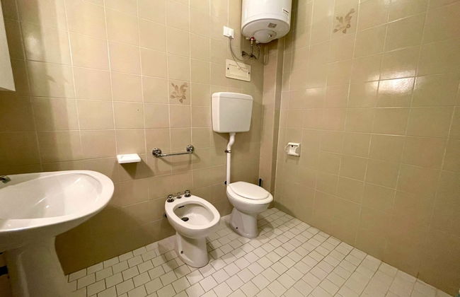 Flat With Excellent Location - Photo 4