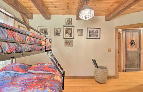 Timeless Red Sox Retreat with Scenic Mountain Views! - Foto 25