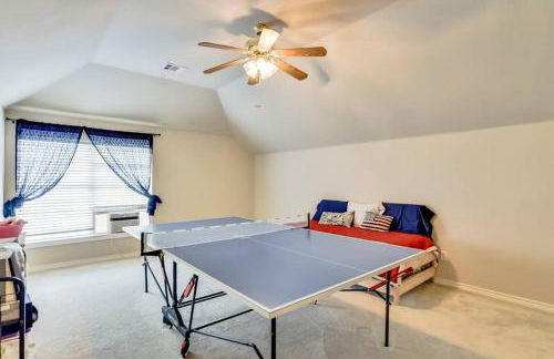 PRIVATE POOL w/Full Amenities by BLD & Joe Pool LK - Foto 9