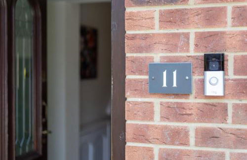 Comfy Chippenham Double Ensuite Home with Large Garden with Parking x 4 - Foto 1