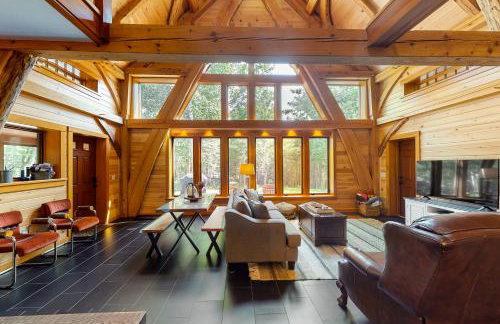 Lazy Lumberjack Hilltop Cabin - Photo 2