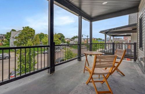 Stylish And Roomy Full House Dtwn - Photo 21