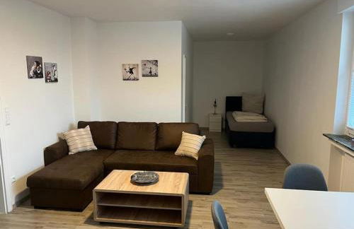 Eine modern renovierte Wohnung mit Balkonterrasse. - Foto 9