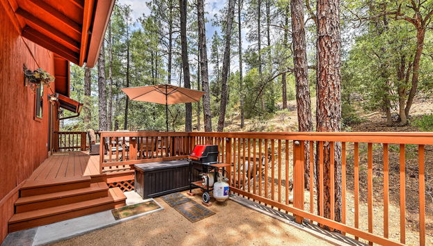 Deck & Forest Views: Peaceful Prescott Cabin - Photo 2, Intérieur