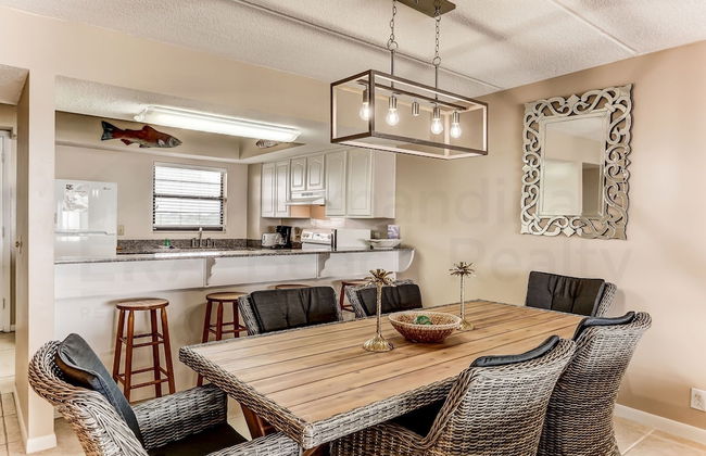 Comfy Upper Unit Condo to Enjoy the Beach or the Fishing by RedAwning - Foto 26