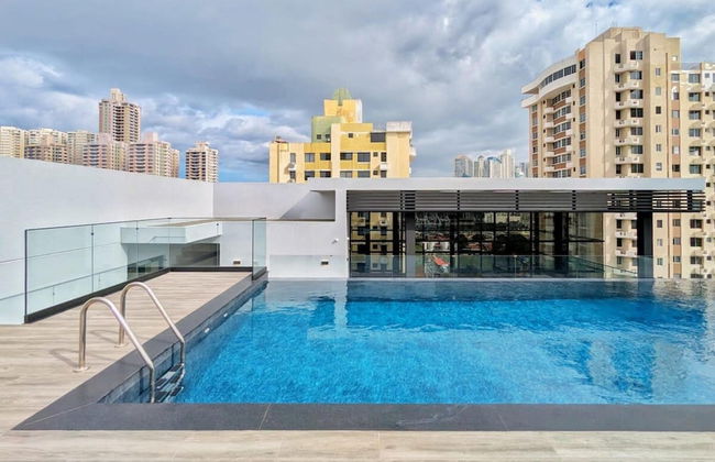 Luxurious 1BR Apartment With Stunning Balcony View - Photo 3