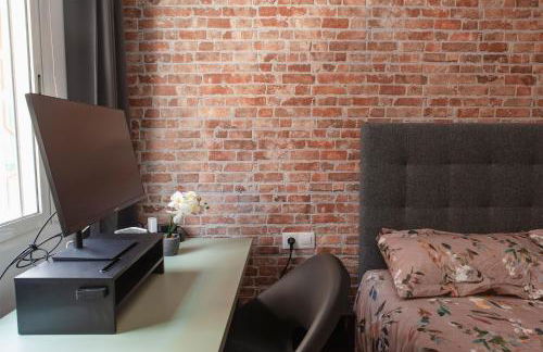 Luxury Artistic Digital Nomad 2 Bedroom w/Terrace - Photo 3