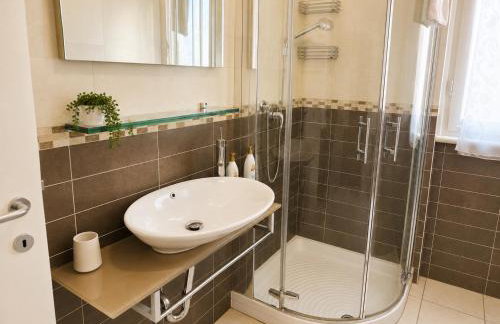 GuestHost - Piana di Solaro Modern Flat & Swimming Pool - Foto 10