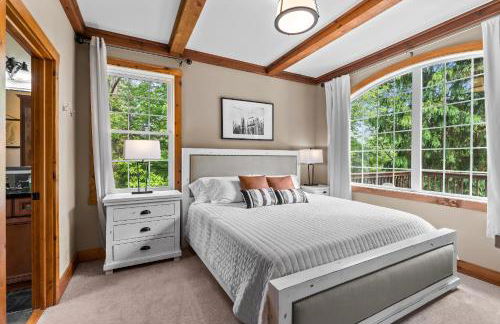 Gorgeous 5 Bdr with Hot Tub - Walk to Holi-Mont! - Foto 8