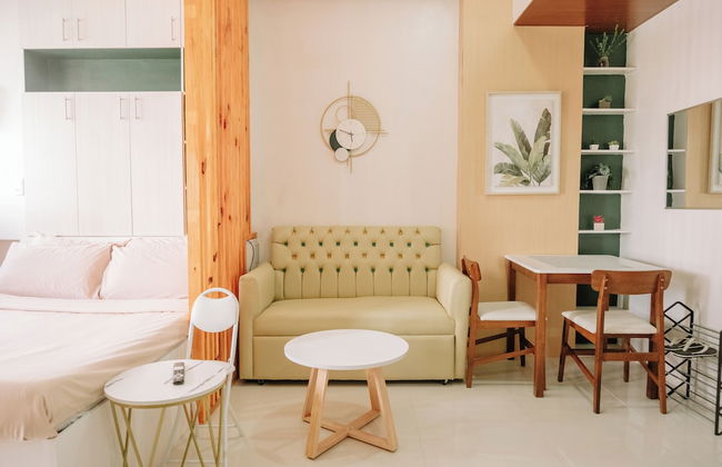 Sleek & Stylish Urban Loft - Photo 8