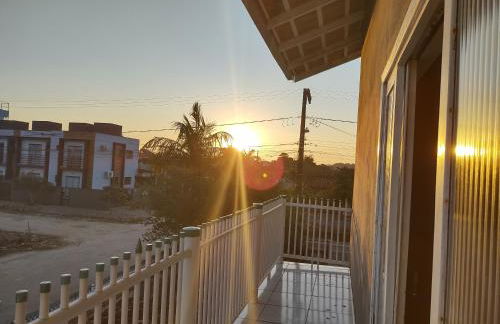 Apto 3 quartos 500m do mar, churrasqueira e varanda com vista para o pôr do sol - Foto 2