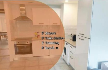 Grand Appartement 5 chambres, 5 télévision , 95 m2, vue mer, tramway sur place, gare train 2 min, aéroport 5 min , Large Apartment 5 bedrooms, 5 televisions, 95 m2, sea view, tram on site, train station 2 mins, airport 5 mins - Foto 7