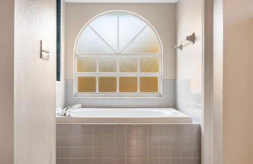 7 BR Heated Pool, Game Room, Theater, Sleeps 25 - Foto 21