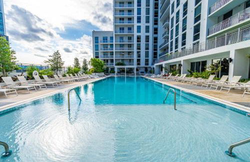 Miami Magic Vibrant 2 Bedroom with Free Parking - Photo 28