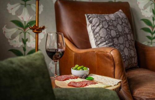 The Curator's Retreat For 8 - Photo 17