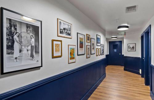 The Neon Elm Hotel - Foto 35