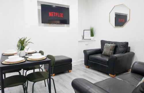 Central Location Liverpool, Modern Home, 4 BR, Sleeps 9, Free Parking - Foto 33