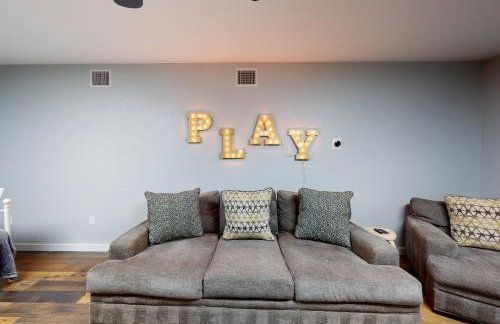 Secluded home with firepit, gas grill, central AC, game room, W/D - Foto 25