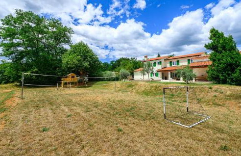 4 Bedroom Gorgeous Home In Pican - Photo 24