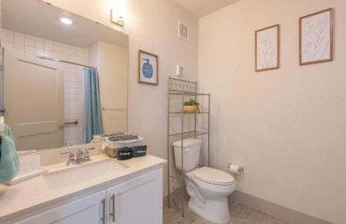 Riverwalk and Pool view Apt with King bed Infinity Pool Gym Free Parking - Foto 30