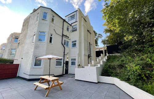 West Midlands-2 Double Bed Room Apartment - Photo 10