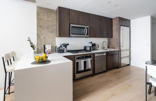 Chic and Spacious 2BD Apt with washer and dryer in unit - Foto 9