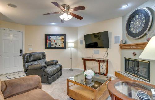 Englewood Apt with Patio in Denver Tech Center - Foto 2