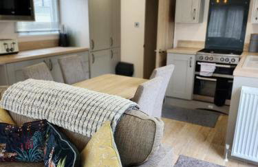 luxury new 3 bed caravan with stunning sea view on private beach in Thorness bay - Foto 50