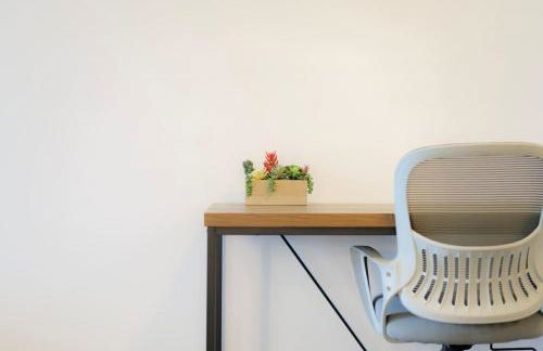 Above The Roots - Stylish 1BD on the Square - Foto 22